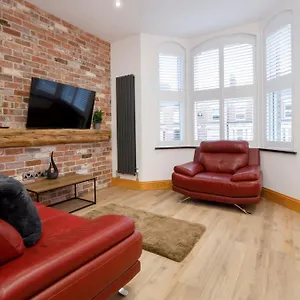 the-retreat-at-the-lawrence-apartments.yorkshirehotels.net/